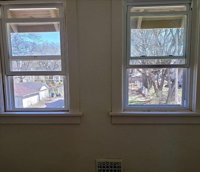 clean residential windows